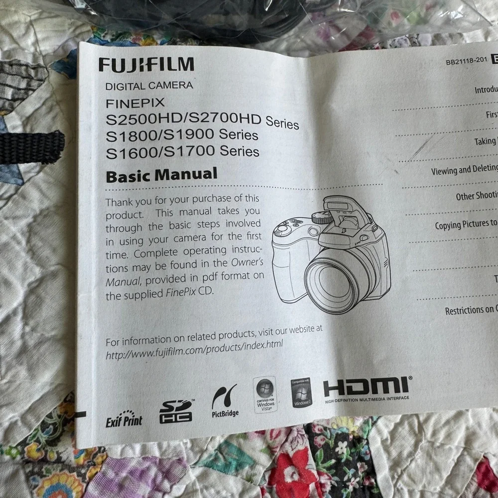 Fujifilm FinePix S1800 12MP Digital Camera 18x Optical Zoom Bundle With Bag Y2K